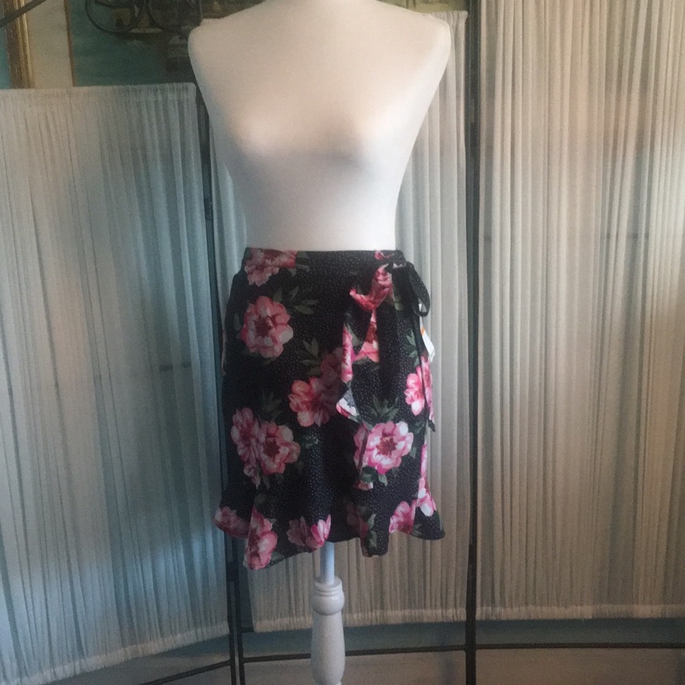 3/$25 NWT Planet Gold Mini Wrap Skirt